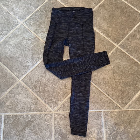 lululemon athletica leggings, patterned gray/black, size 4 - Picture 2 of 5